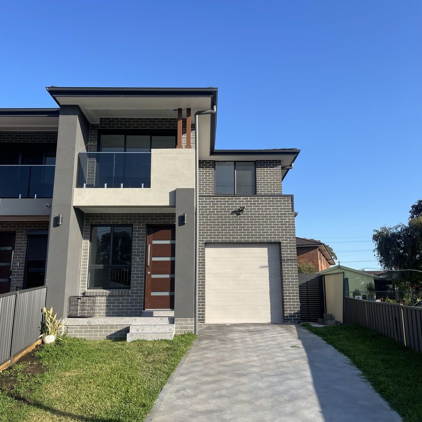 Brand New 5-Bedroom Duplex in Prime Location - Photo 1