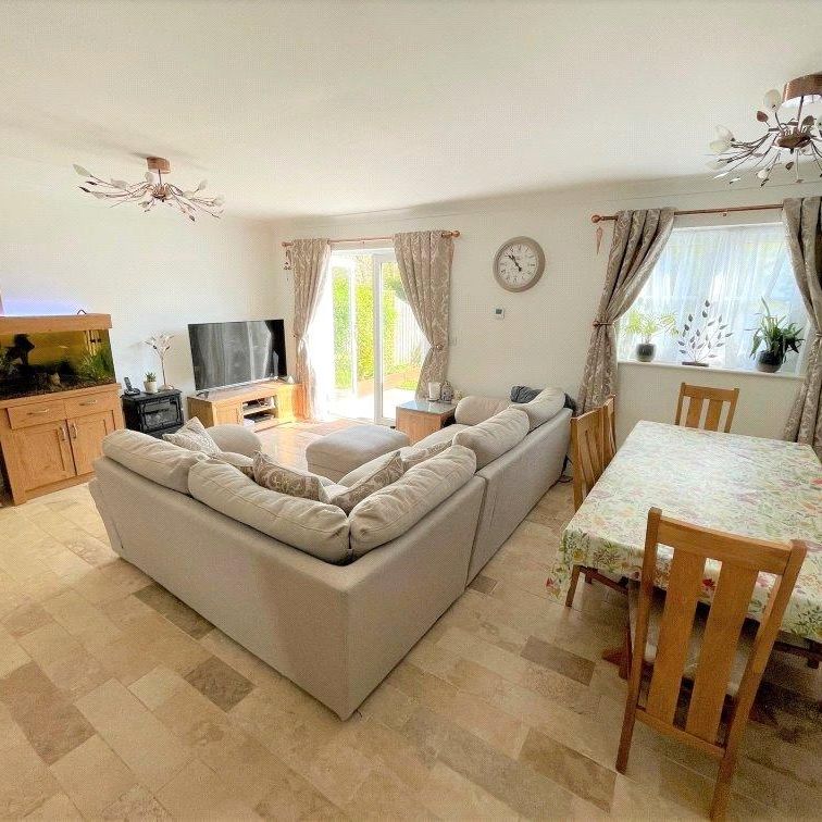 3 bedroom semi-detached house to rent - Photo 1