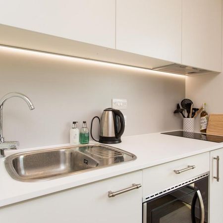 1 bedroom private hall to rent - Photo 3