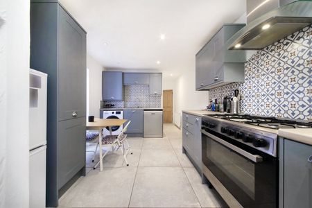 Queenstown Road, London, Doi, SW8 - Photo 4