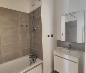 Location Appartement 4 pièces 79m² ST BENOIT 86280 - Photo 4
