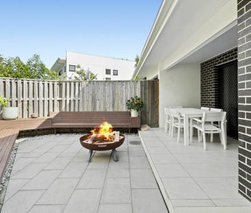 MODERN THREE BEDROOM PLUS STUDY TOWNHOUSE - Photo 5