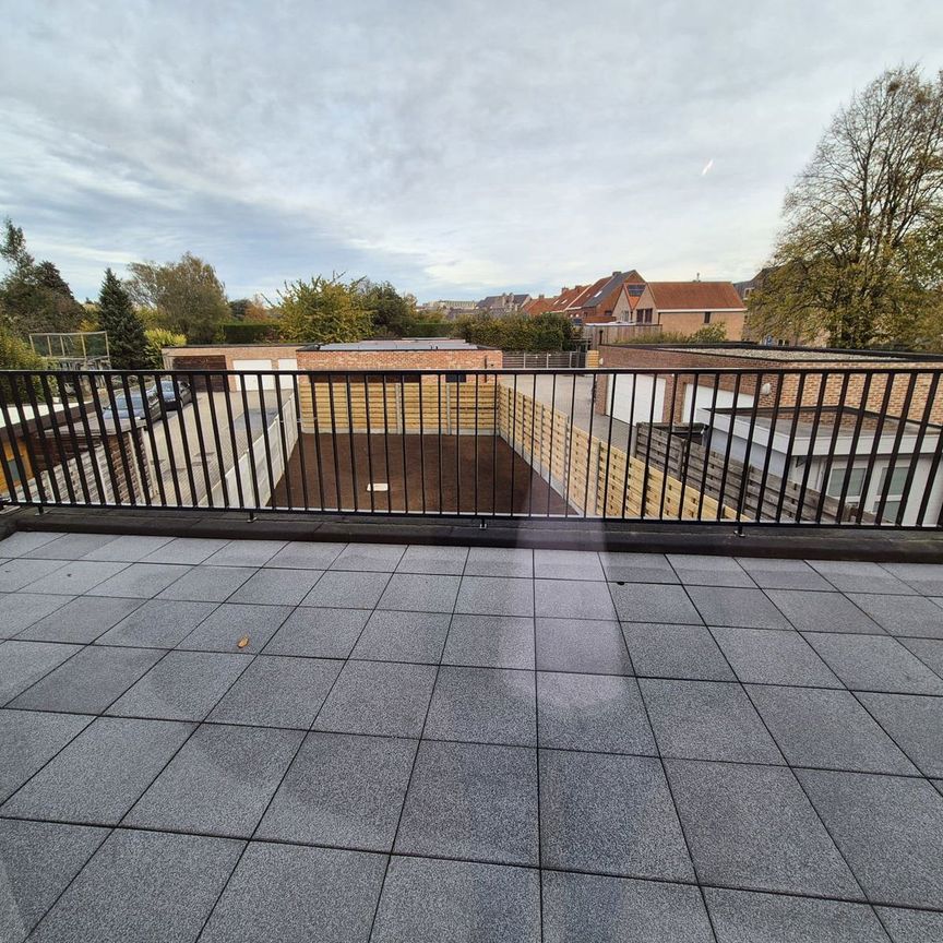 Instapklaar appartement met drie slaapkamers en ruim terras - Photo 1