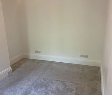 1 Bed Flat, Inwood Crescent, BN1 - Photo 3