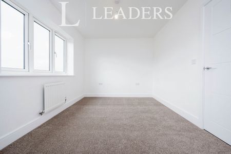 3 bedroom house to rent Friary Grove, Eagle Farm South, Milton Keynes, MK17 - Photo 2