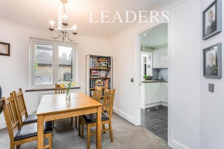 4 bedroom detached house to rent - Photo 4