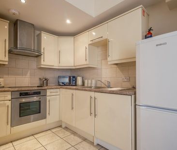 3 bedroom flat to rent - Photo 5