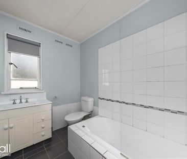 Charming Two Bedroom Home - Photo 5