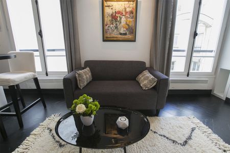 Appartement à louer rue d'Artois, Paris 8ème - Photo 2