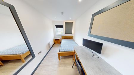 1 bedroom in a flat share to rent - Photo 2