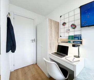 Calle de Ayllón, Madrid, Community of Madrid 28024 - Photo 6