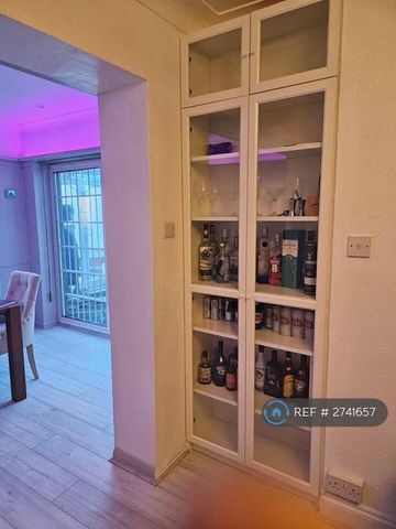 4 bedroom detached house to rent - Photo 4