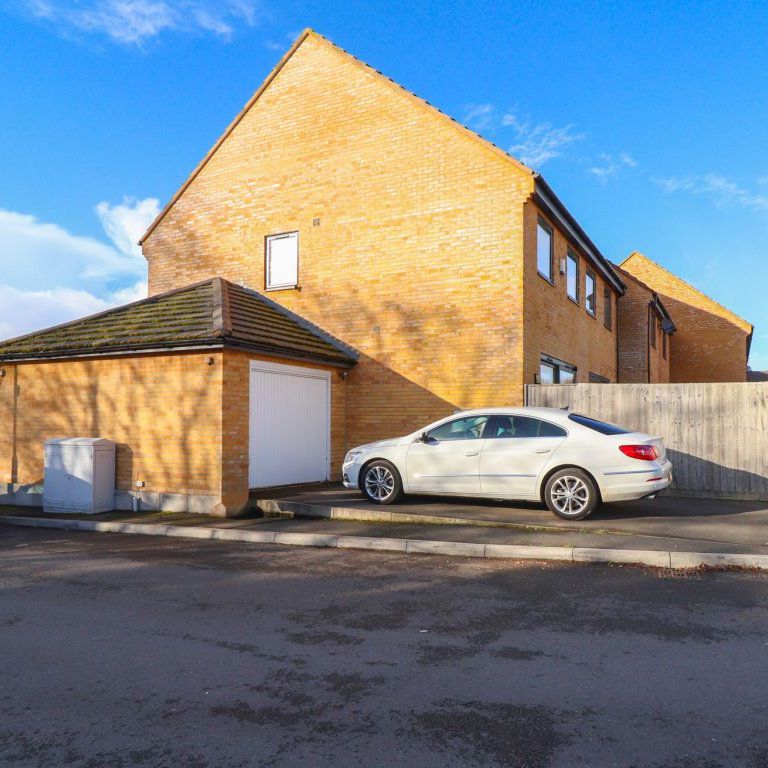 A 4 Bedroom House in Off Village Road GL51 OFR - Photo 1