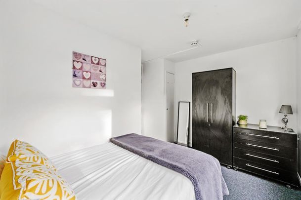 1 bedroom in a house share to rent - Photo 1