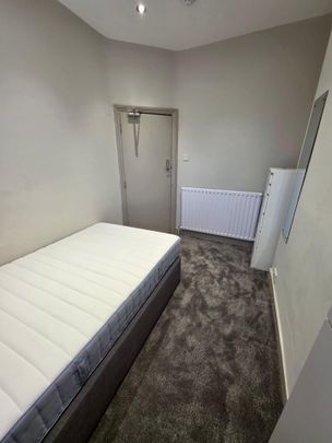 Room in a Shared House, Kingswood Road, IG3 - Photo 1