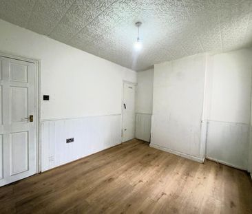 4 bedroom terraced house to rent - Photo 5