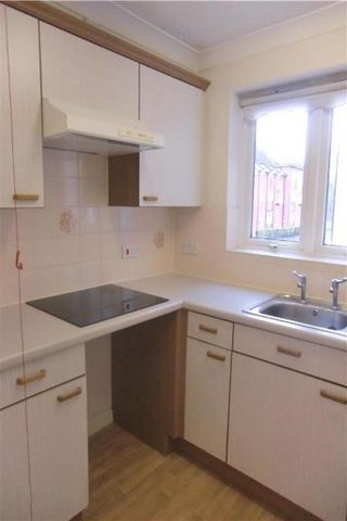 1 bedroom retirement property to rent - Photo 5
