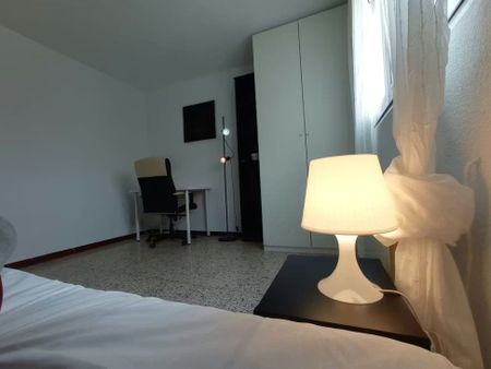 Calle del Poeta Blas de Otero, Madrid, Community of Madrid 28017 - Photo 3