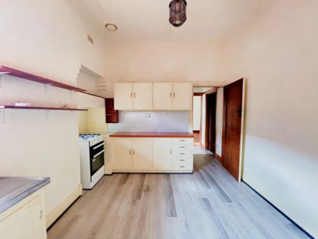 2 Bed, 1 Bath - Photo 5