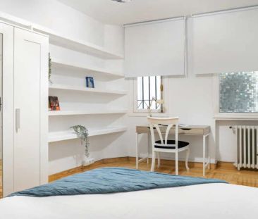 Room in a shared 7-bedroom apartment for rent in Universidad. - Photo 2