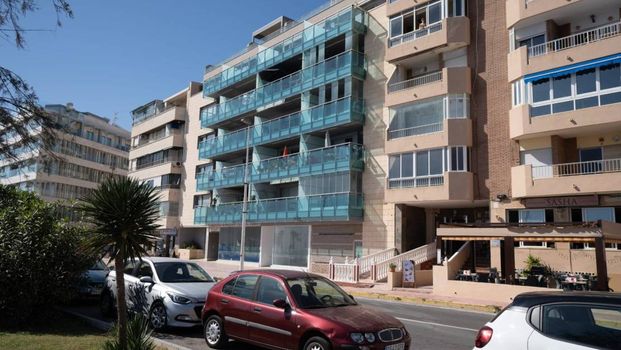 Sea views apartment with large terrace for rent in Torrevieja - Photo 1