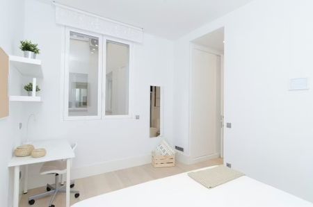 Calle de los Bordadores, Madrid, Community of Madrid 28013 - Photo 5