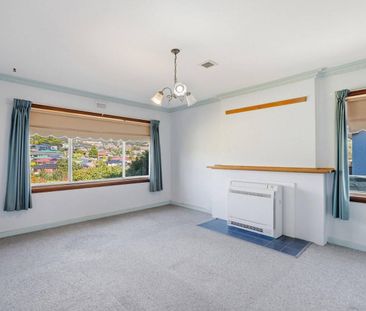 Versatile and well-positioned home - Photo 1