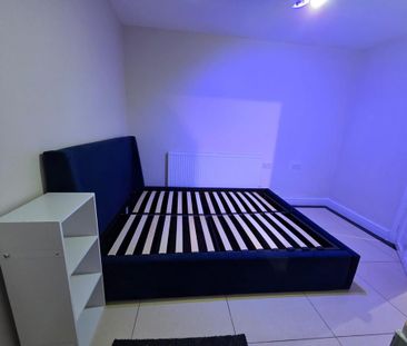 1 bedroom in a house share to rent - Photo 3