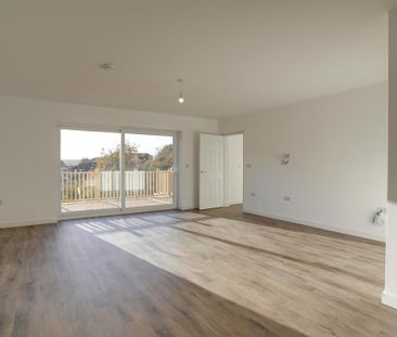 4 bedroom detached house to rent - Photo 2