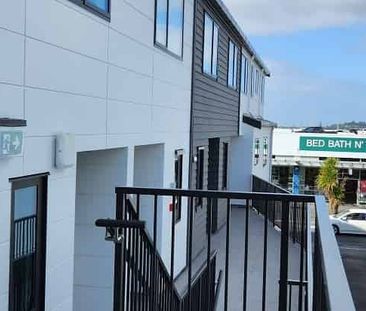 Modern 2BR Apt with Balcony in Onehunga - Photo 2