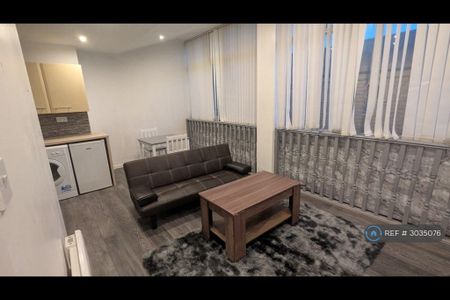 1 bedroom flat to rent - Photo 2
