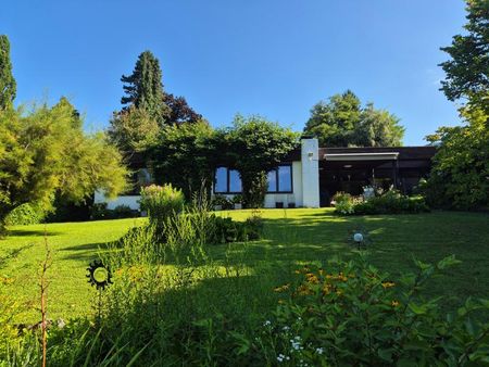 Großzügiger Bungalow mit Gebirgsblick und Außenpool im Herzen von Leonding! 250 m² WNFL, Grund 2.156 m², Doppelgarage! - Photo 2