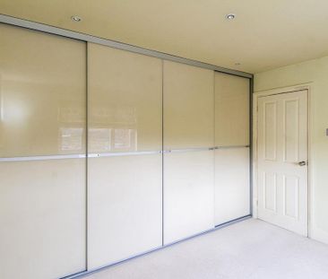 4 bedroom link detached house to rent - Photo 4