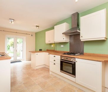 3 bedroom semi-detached house to rent - Photo 5