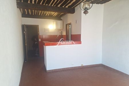 Location Appartement 1 pièce 16m² TRANS EN PROVENCE 83720 - Photo 2