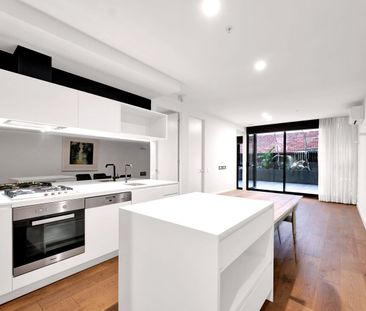 Large modern two bedroom apartment in the heart of Armadale - Photo 4
