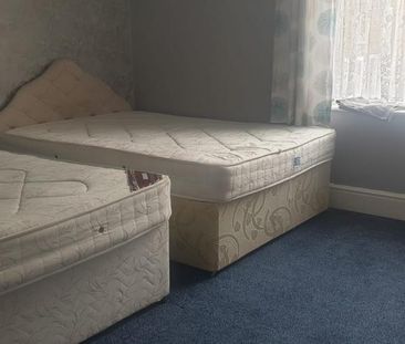 4 bedroom terraced house to rent - Photo 5