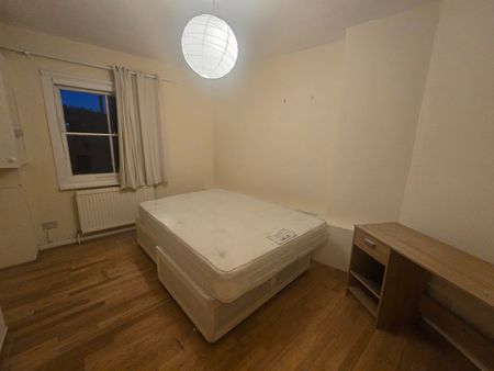 2 Bed Flat, Bow Road, E3 - Photo 2