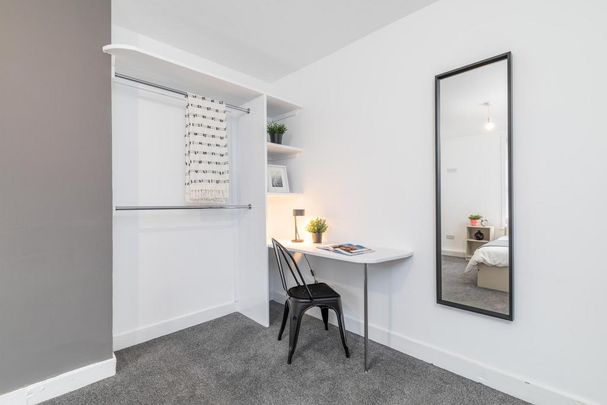 6 bedroom house to rent - Photo 1