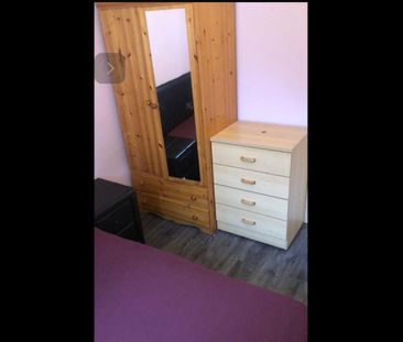 1 Bed Terraced House, Carisbrooke Road, LU4 - Photo 1