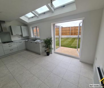 3 bedroom semi-detached house to rent - Photo 4