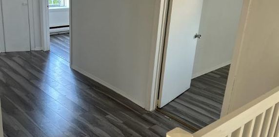 À louer – Grand 6 ½ en rénovation – Centre-ville de Sorel-Tracy - Photo 2