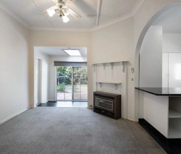 5 White Street, Kennington. - Photo 1