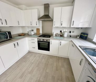 3 bedroom semi-detached house to rent - Photo 2