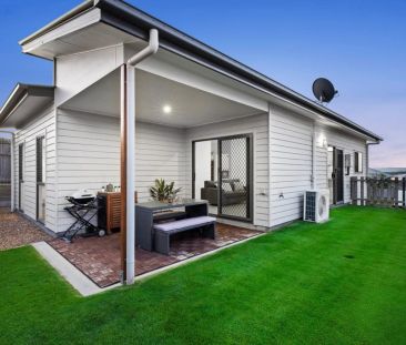 Contemporary living close to parks, shops, and transport. - Photo 4