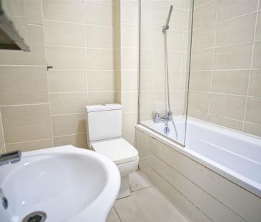 4 bedroom flat to rent - Photo 1