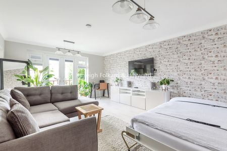 High Tor Close, Bromley, Kent, BR1 - Photo 3