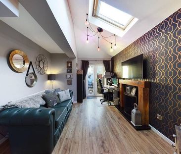 4 bedroom semi-detached house to rent - Photo 3