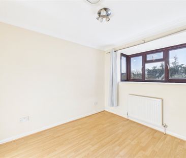 2 bedroom Flat in Southwood Road, Hampshire - Photo 5