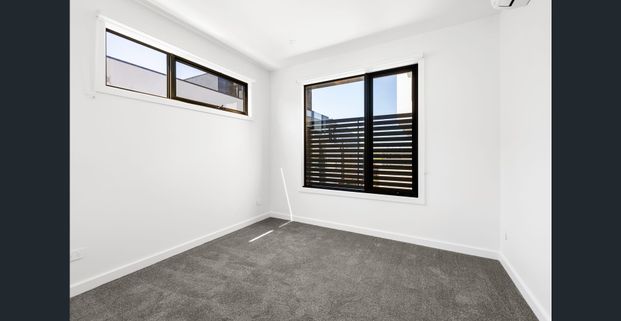 STUNNING BRAND NEW TWO BED TOWNHOUSE IN FANTASTIC LOCATION! - Photo 1